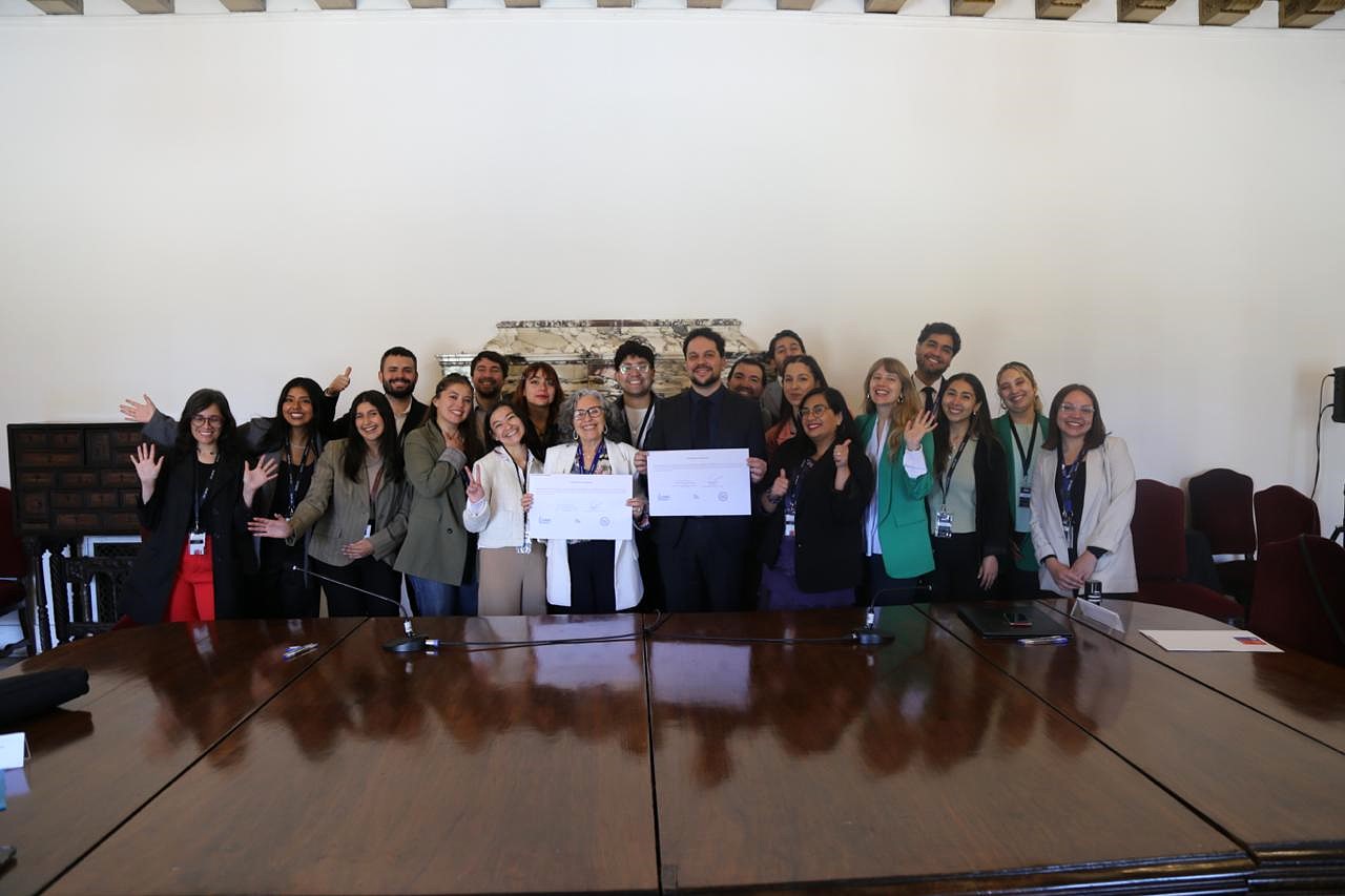Firmamos un convenio de colaboración con la Universidad de Chile para fortalecer la participación cultural y juvenil 